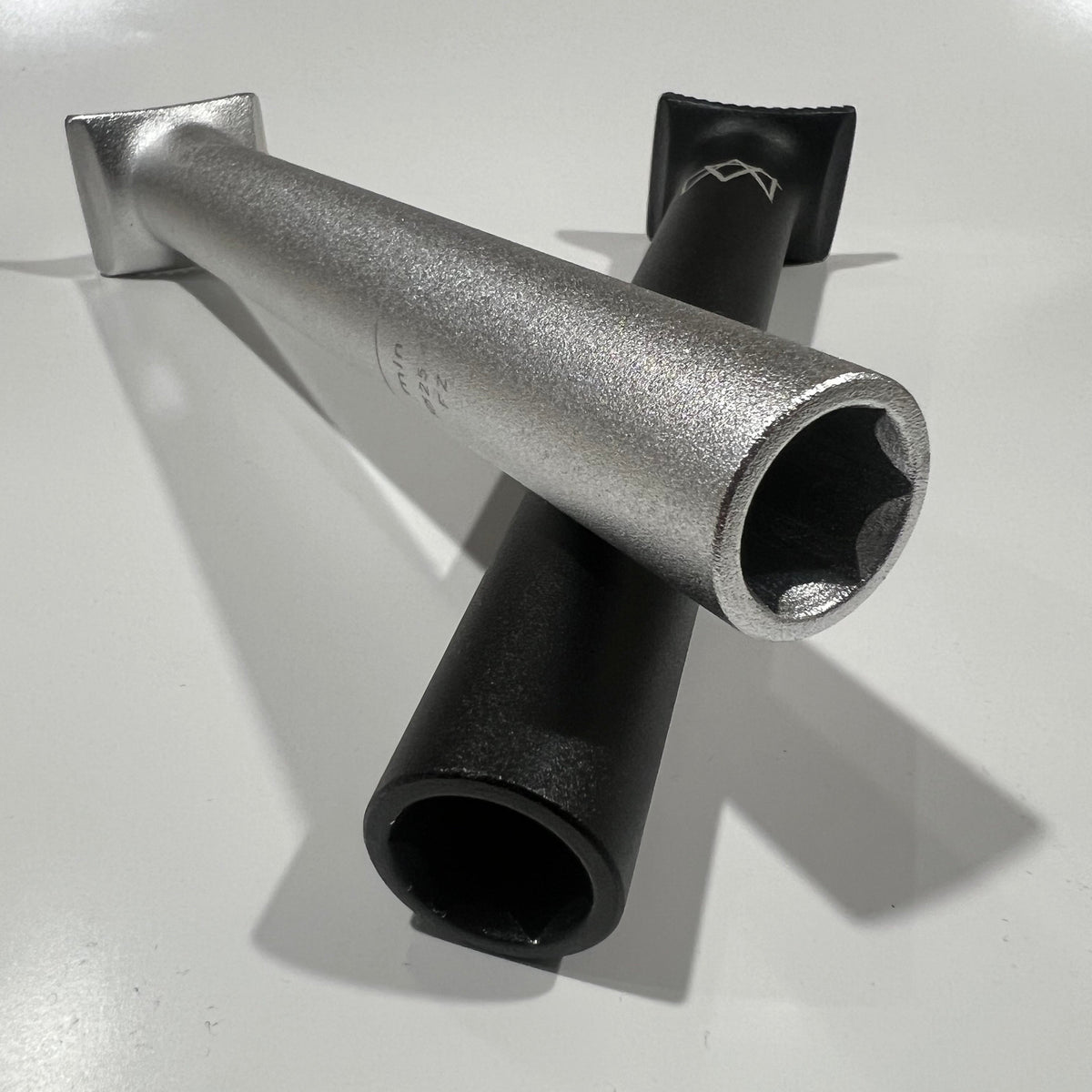 5150BMX / 2-in-1 Pivotal Seat Post w/17mm Wrench (Black)