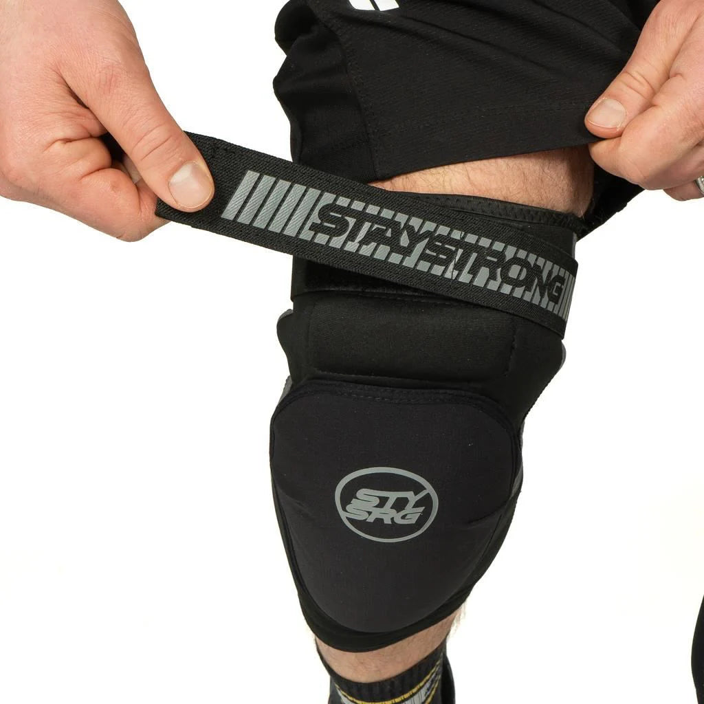 Stay Strong Conflict Knee Guard/ Large