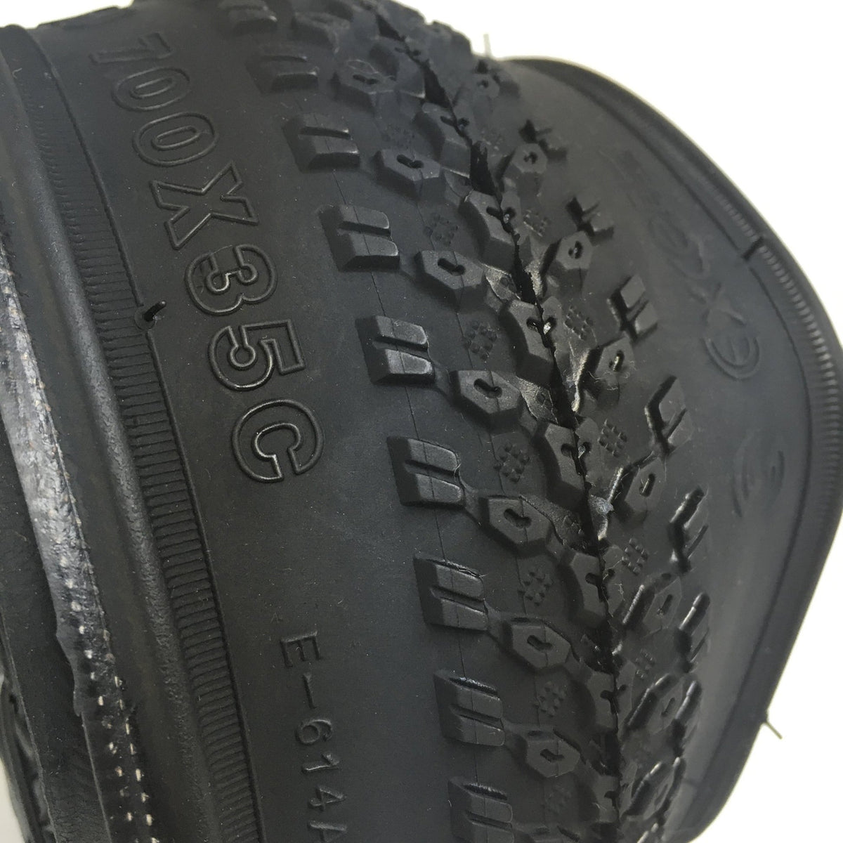 e614 700c tires