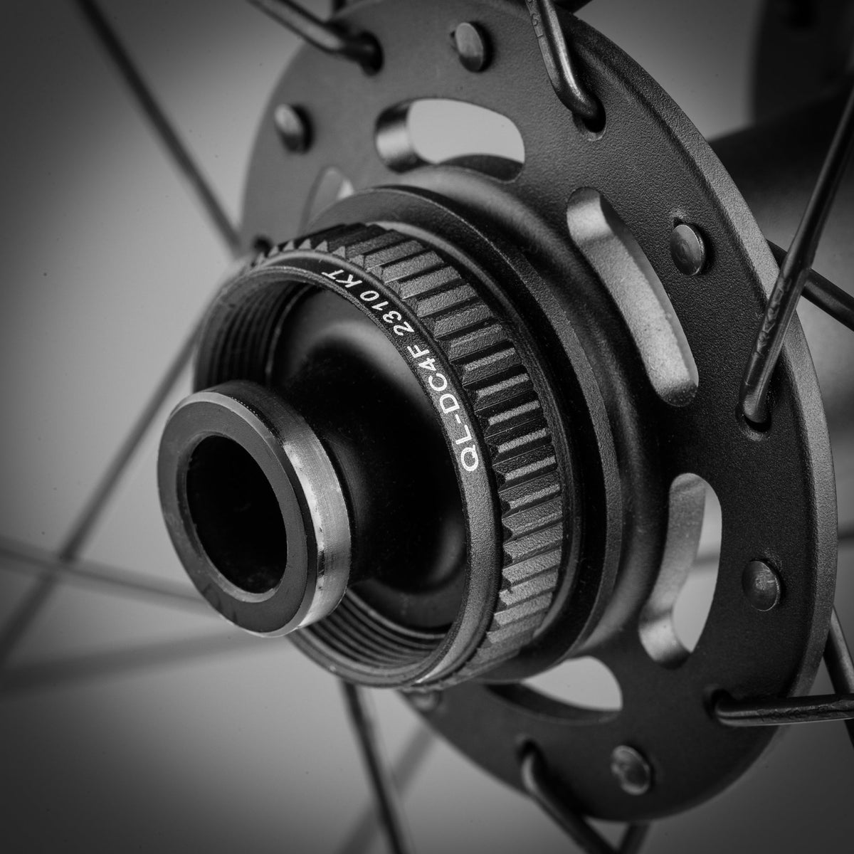 GMR 22 Carbon Tubeless Disc-Brake Gravel Wheelset - 650b - Image 7