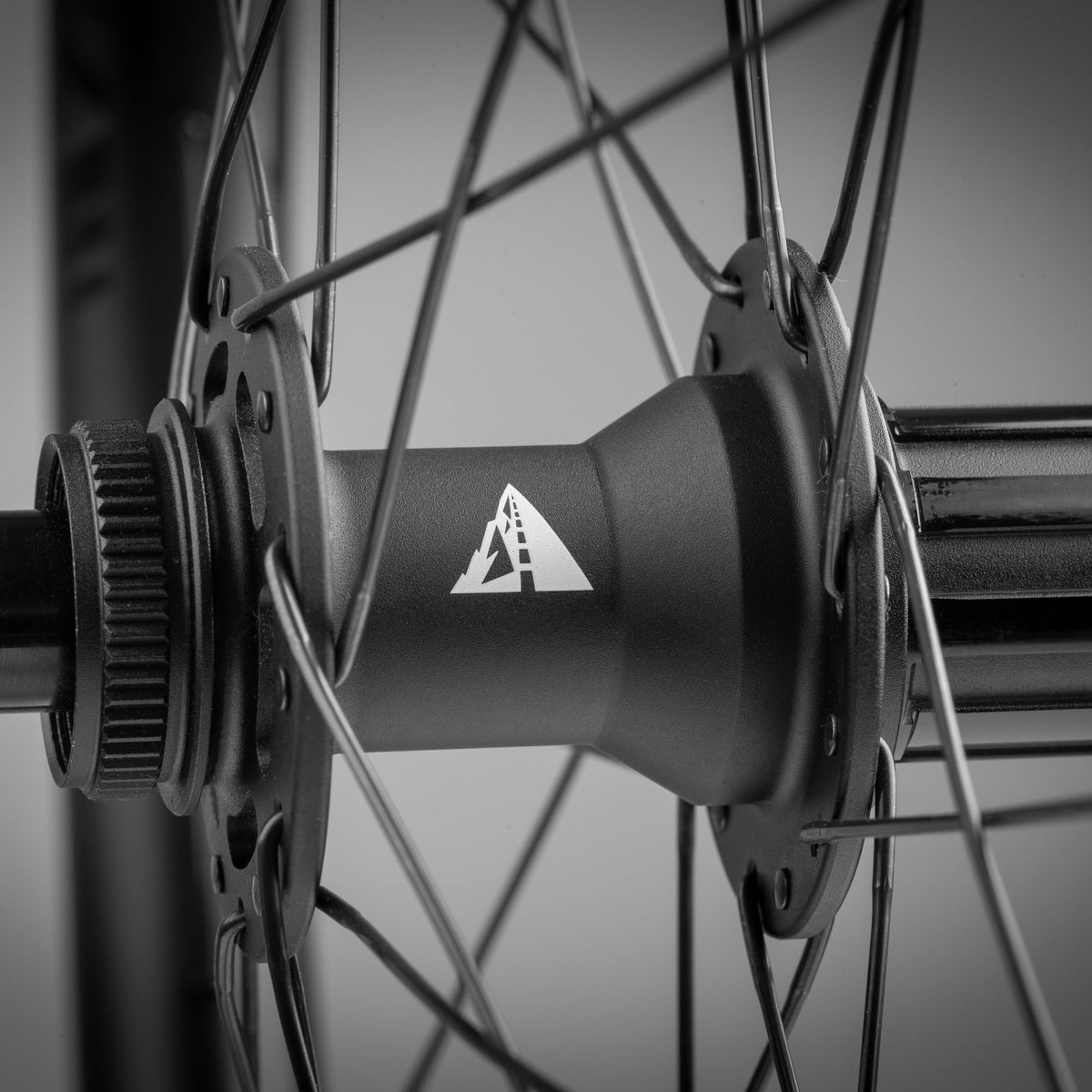 GMR 22 Carbon Tubeless Disc-Brake Gravel Wheelset - 650b - Image 6