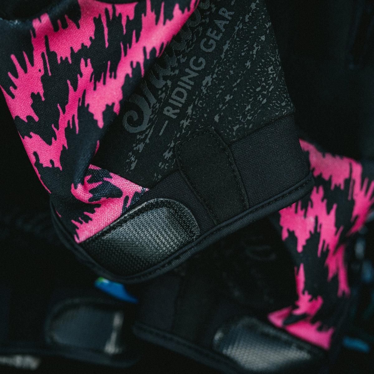 Shadow Conspire Gloves - Nekomata