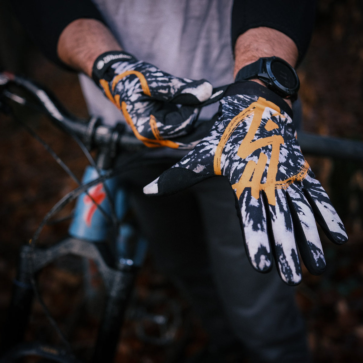 Shadow Conspire Gloves - Tangerine Tye Die
