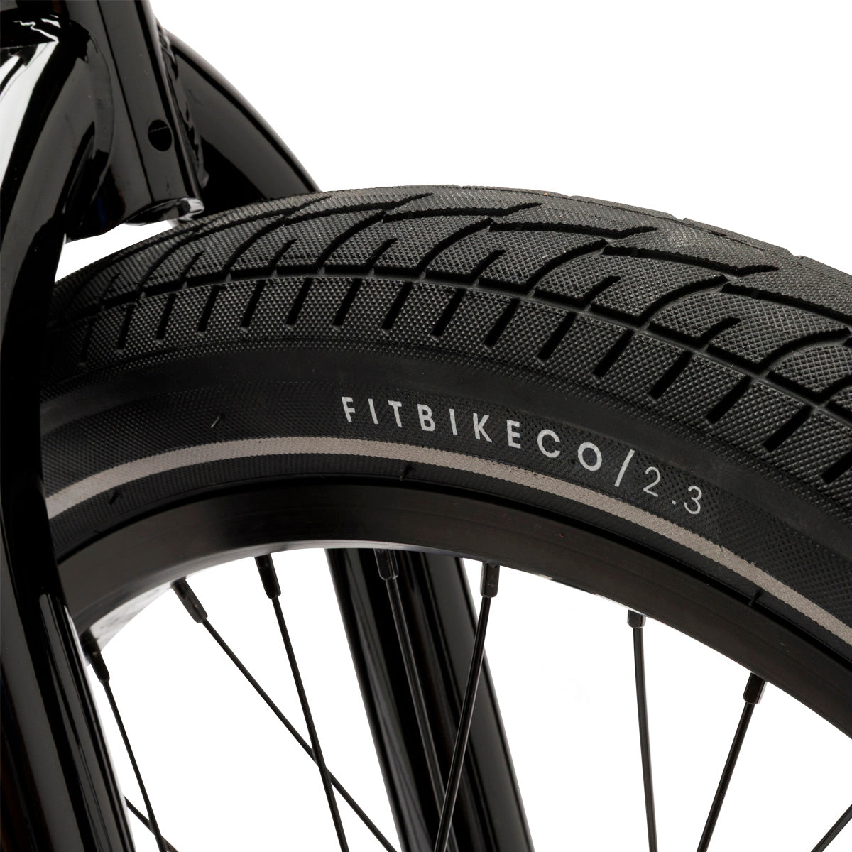 FIT_26_18_GLOSS_BLACK_DETAIL_002