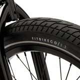FIT_26_18_GLOSS_BLACK_DETAIL_002